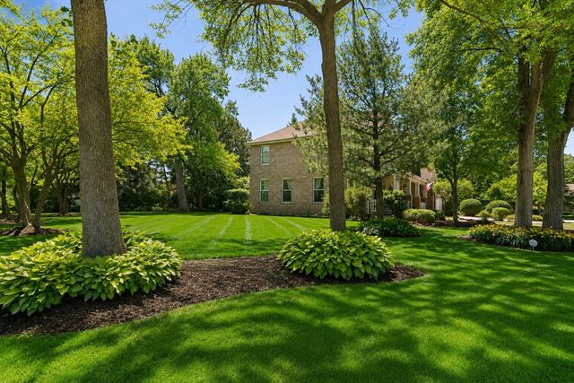 411 Periwinkle Way, Prospect Heights, IL 60070