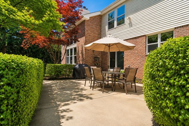 411 Periwinkle Way, Prospect Heights, IL 60070