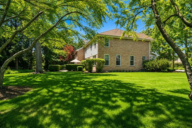 411 Periwinkle Way, Prospect Heights, IL 60070