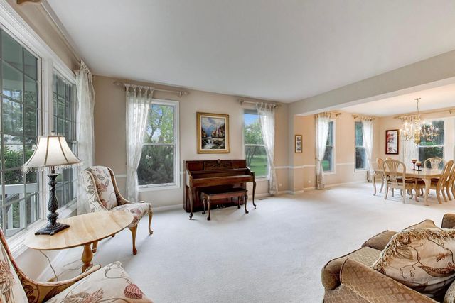 411 Periwinkle Way, Prospect Heights, IL 60070