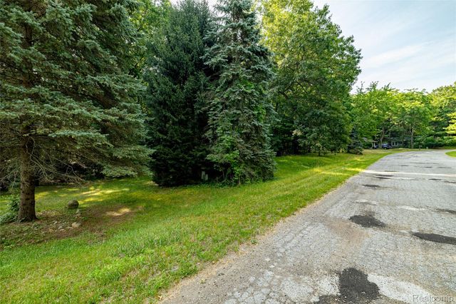 Lot 5 Lombardy Court, Hamburg Township, MI 48169