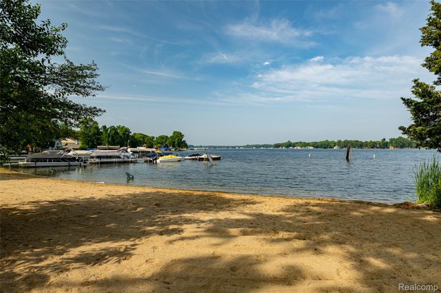 Lot 5 Lombardy Court, Hamburg Township, MI 48169