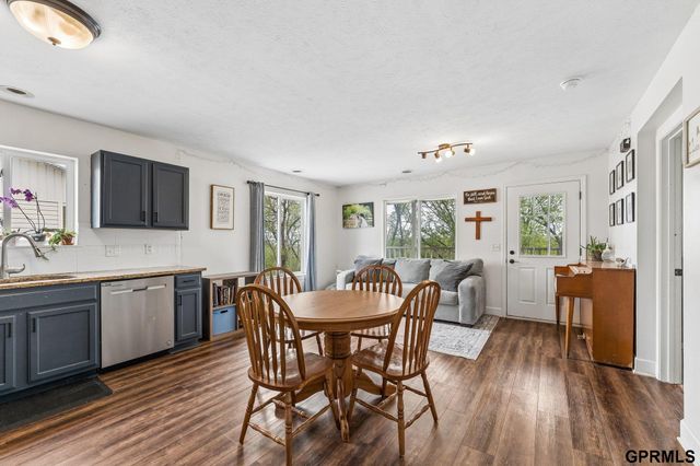 910 S 1st Street, Plattsmouth, NE 68048