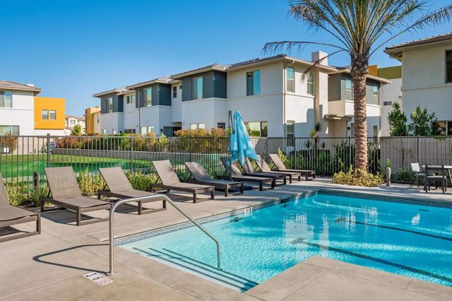 2004 QUARTET LOOP UNIT 1, Chula Vista, CA 91915