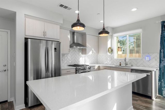 2004 QUARTET LOOP UNIT 1, Chula Vista, CA 91915