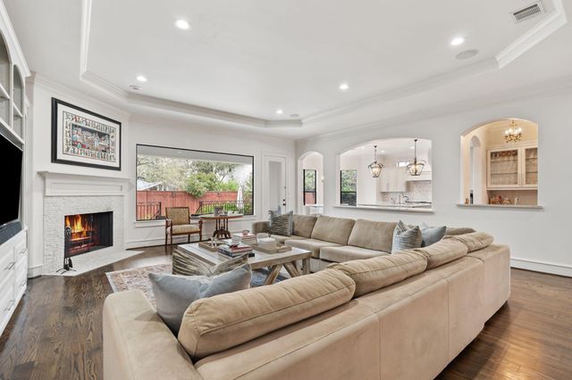 4916 Valerie Street, Bellaire, TX 77401