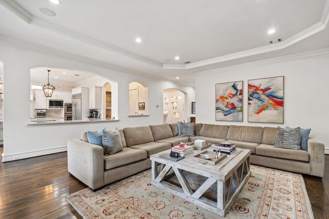 4916 Valerie Street, Bellaire, TX 77401