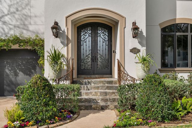 4916 Valerie Street, Bellaire, TX 77401