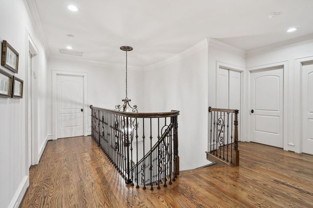 4916 Valerie Street, Bellaire, TX 77401