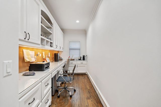 4916 Valerie Street, Bellaire, TX 77401