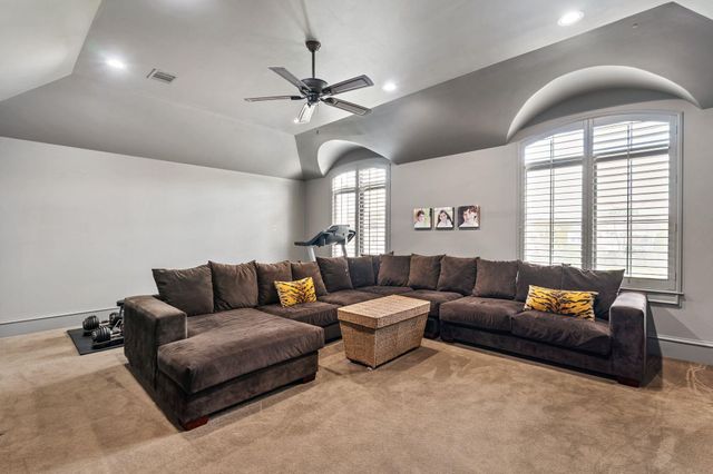 4916 Valerie Street, Bellaire, TX 77401