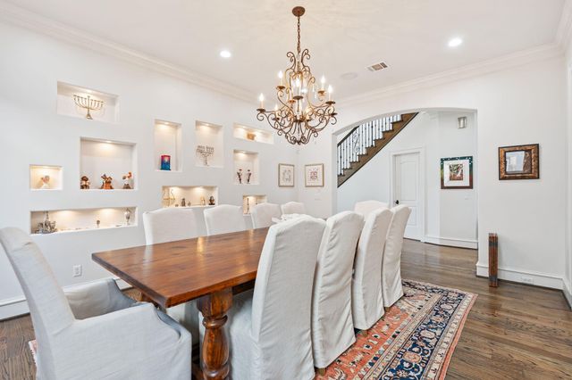 4916 Valerie Street, Bellaire, TX 77401