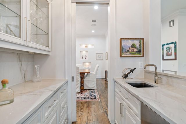 4916 Valerie Street, Bellaire, TX 77401