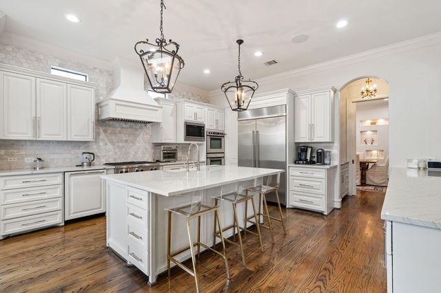 4916 Valerie Street, Bellaire, TX 77401