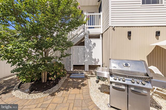 214 W 4TH ST, Ship Bottom, NJ 08008