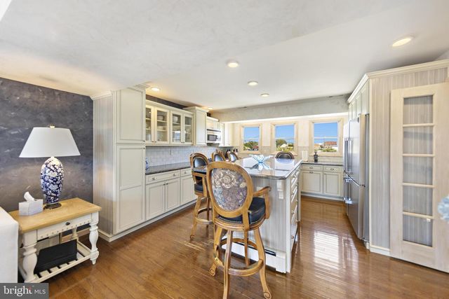 214 W 4TH ST, Ship Bottom, NJ 08008