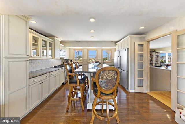 214 W 4TH ST, Ship Bottom, NJ 08008