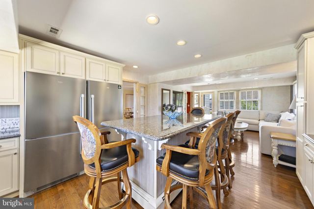 214 W 4TH ST, Ship Bottom, NJ 08008