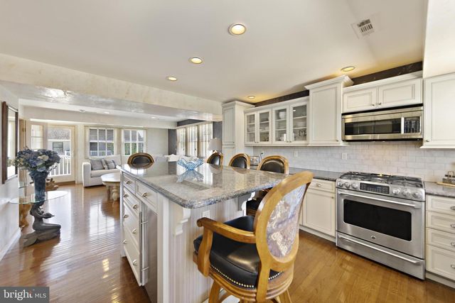 214 W 4TH ST, Ship Bottom, NJ 08008