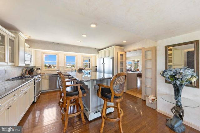 214 W 4TH ST, Ship Bottom, NJ 08008