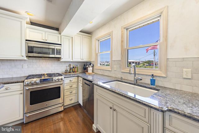 214 W 4TH ST, Ship Bottom, NJ 08008