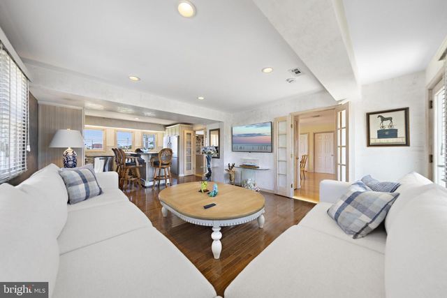 214 W 4TH ST, Ship Bottom, NJ 08008