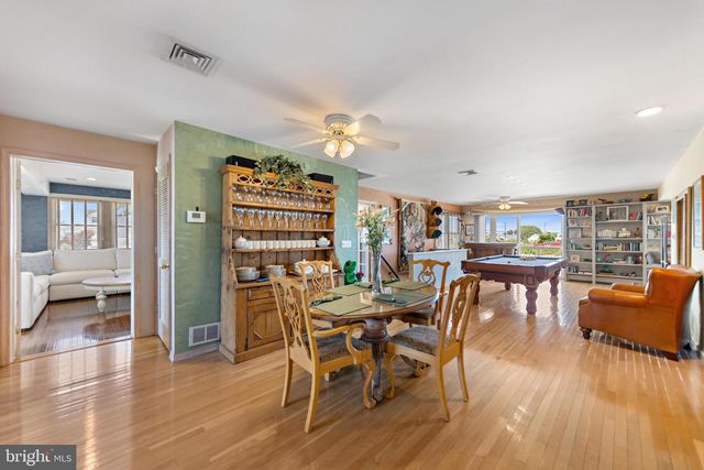 214 W 4TH ST, Ship Bottom, NJ 08008