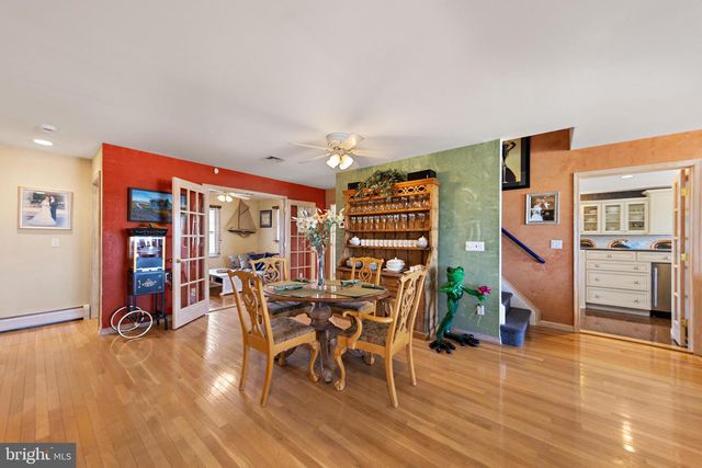 214 W 4TH ST, Ship Bottom, NJ 08008