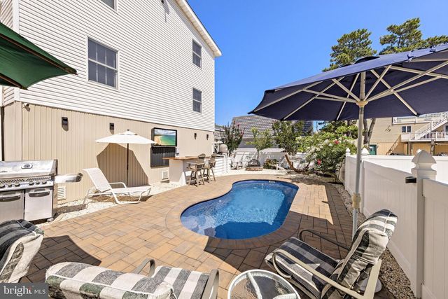 214 W 4TH ST, Ship Bottom, NJ 08008