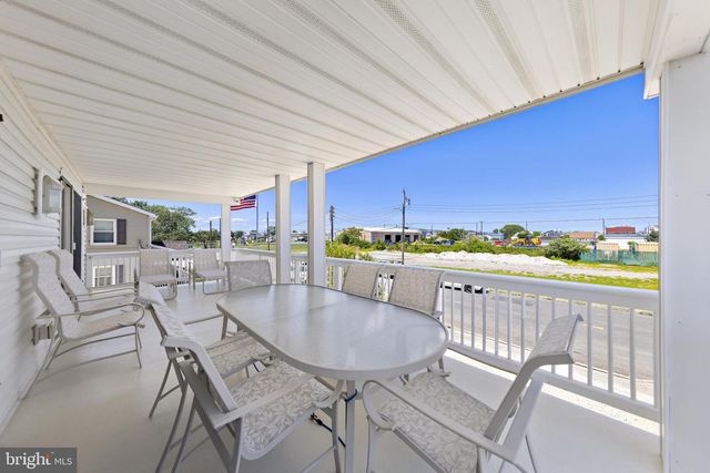 214 W 4TH ST, Ship Bottom, NJ 08008