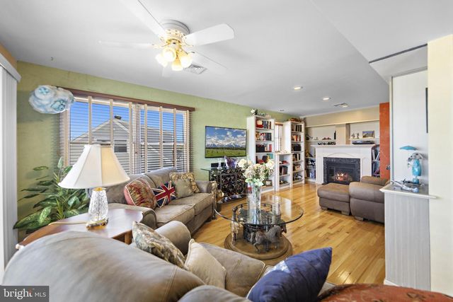 214 W 4TH ST, Ship Bottom, NJ 08008