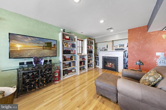 214 W 4TH ST, Ship Bottom, NJ 08008