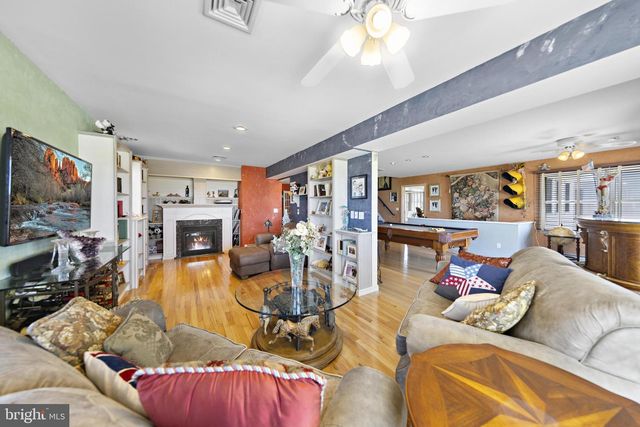 214 W 4TH ST, Ship Bottom, NJ 08008