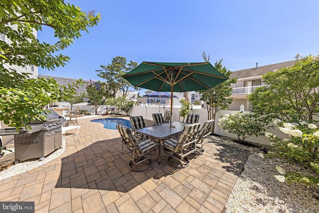 214 W 4TH ST, Ship Bottom, NJ 08008