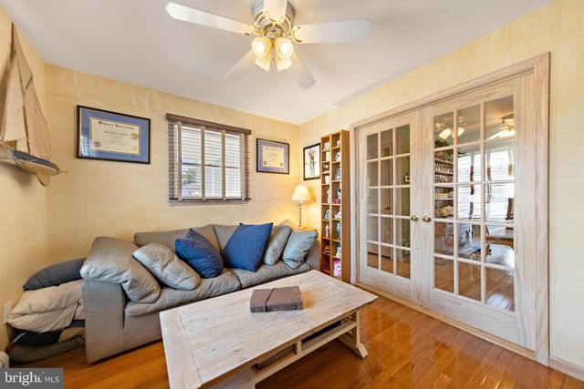 214 W 4TH ST, Ship Bottom, NJ 08008