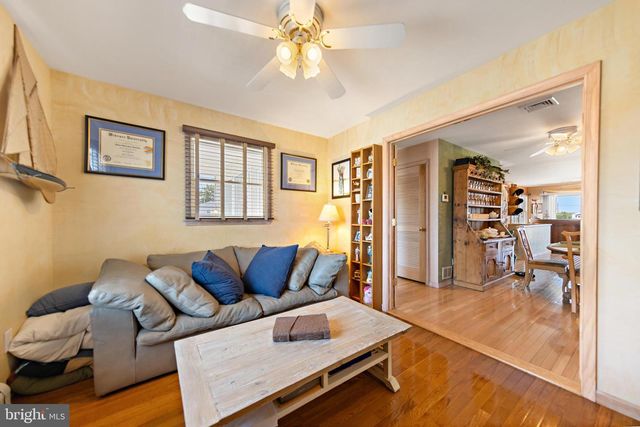 214 W 4TH ST, Ship Bottom, NJ 08008