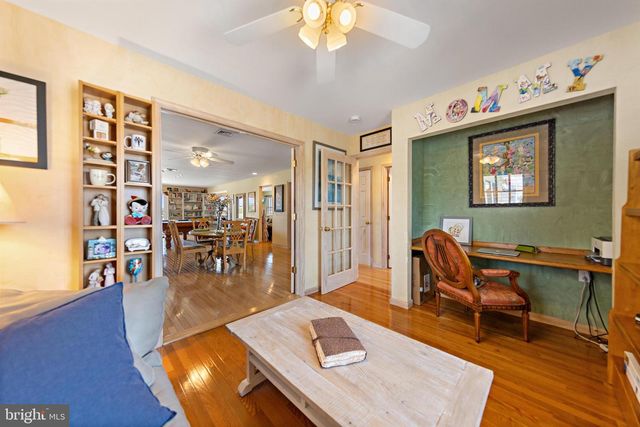214 W 4TH ST, Ship Bottom, NJ 08008
