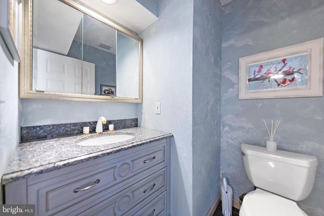 214 W 4TH ST, Ship Bottom, NJ 08008