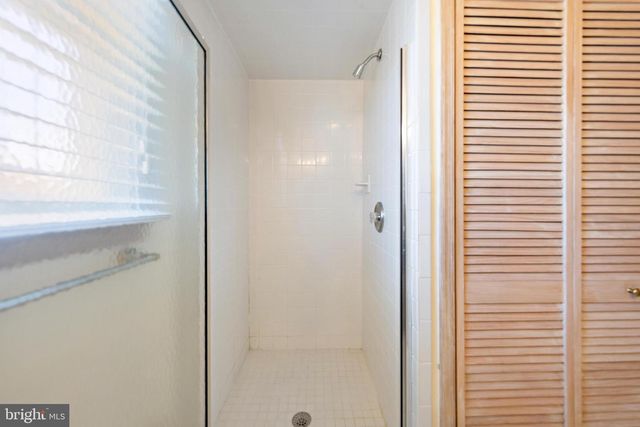 214 W 4TH ST, Ship Bottom, NJ 08008