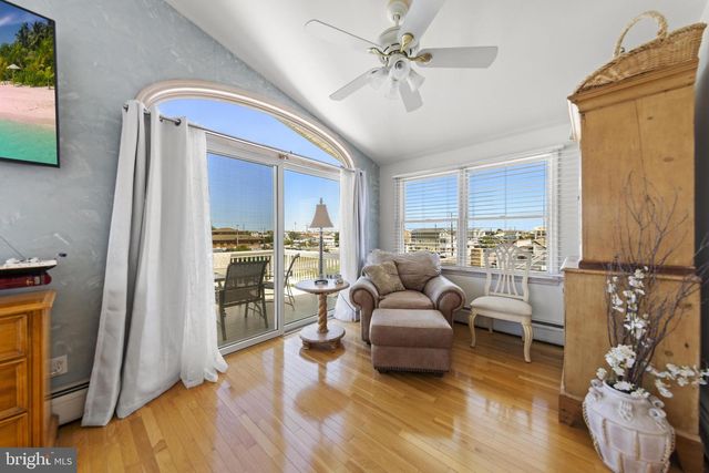 214 W 4TH ST, Ship Bottom, NJ 08008