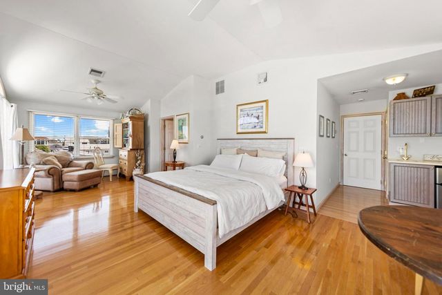 214 W 4TH ST, Ship Bottom, NJ 08008