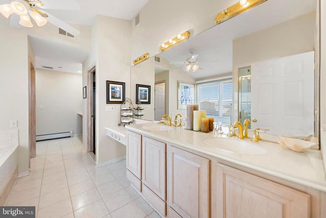 214 W 4TH ST, Ship Bottom, NJ 08008