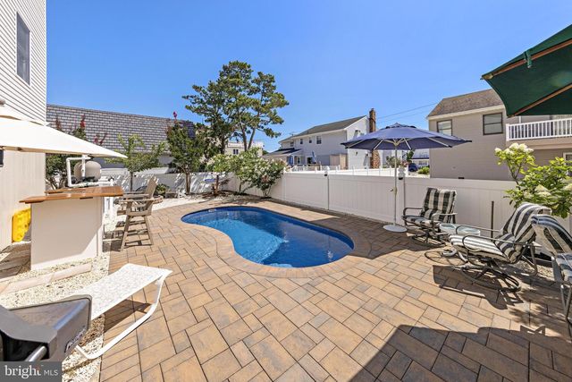 214 W 4TH ST, Ship Bottom, NJ 08008
