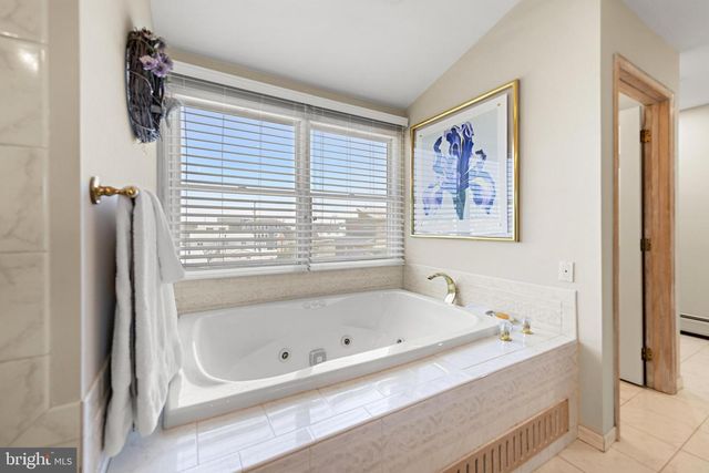 214 W 4TH ST, Ship Bottom, NJ 08008
