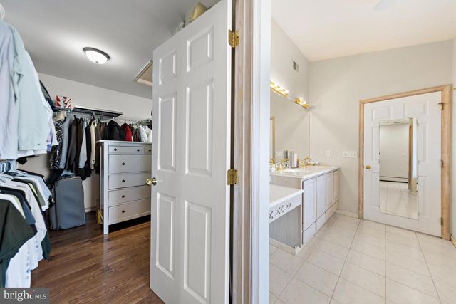 214 W 4TH ST, Ship Bottom, NJ 08008