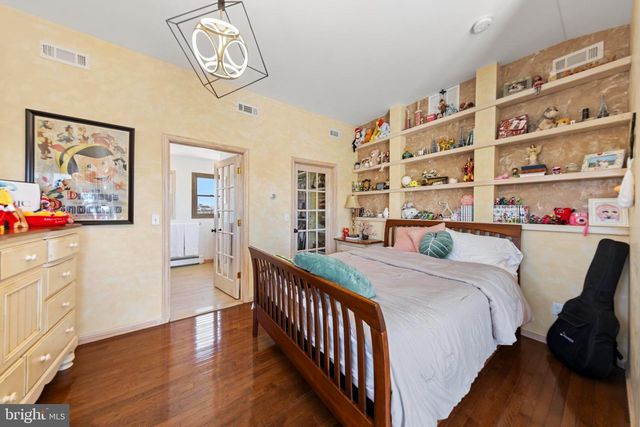 214 W 4TH ST, Ship Bottom, NJ 08008