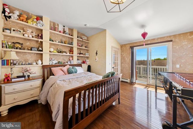 214 W 4TH ST, Ship Bottom, NJ 08008