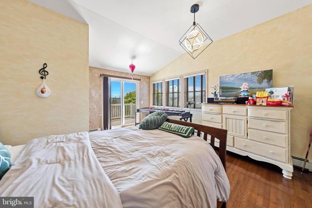 214 W 4TH ST, Ship Bottom, NJ 08008