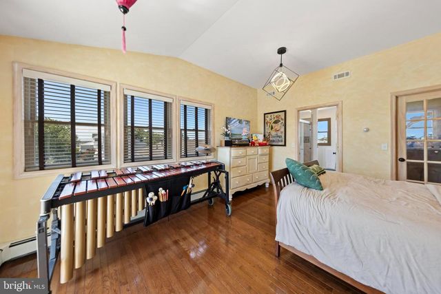 214 W 4TH ST, Ship Bottom, NJ 08008