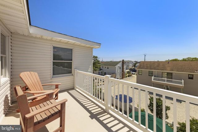 214 W 4TH ST, Ship Bottom, NJ 08008